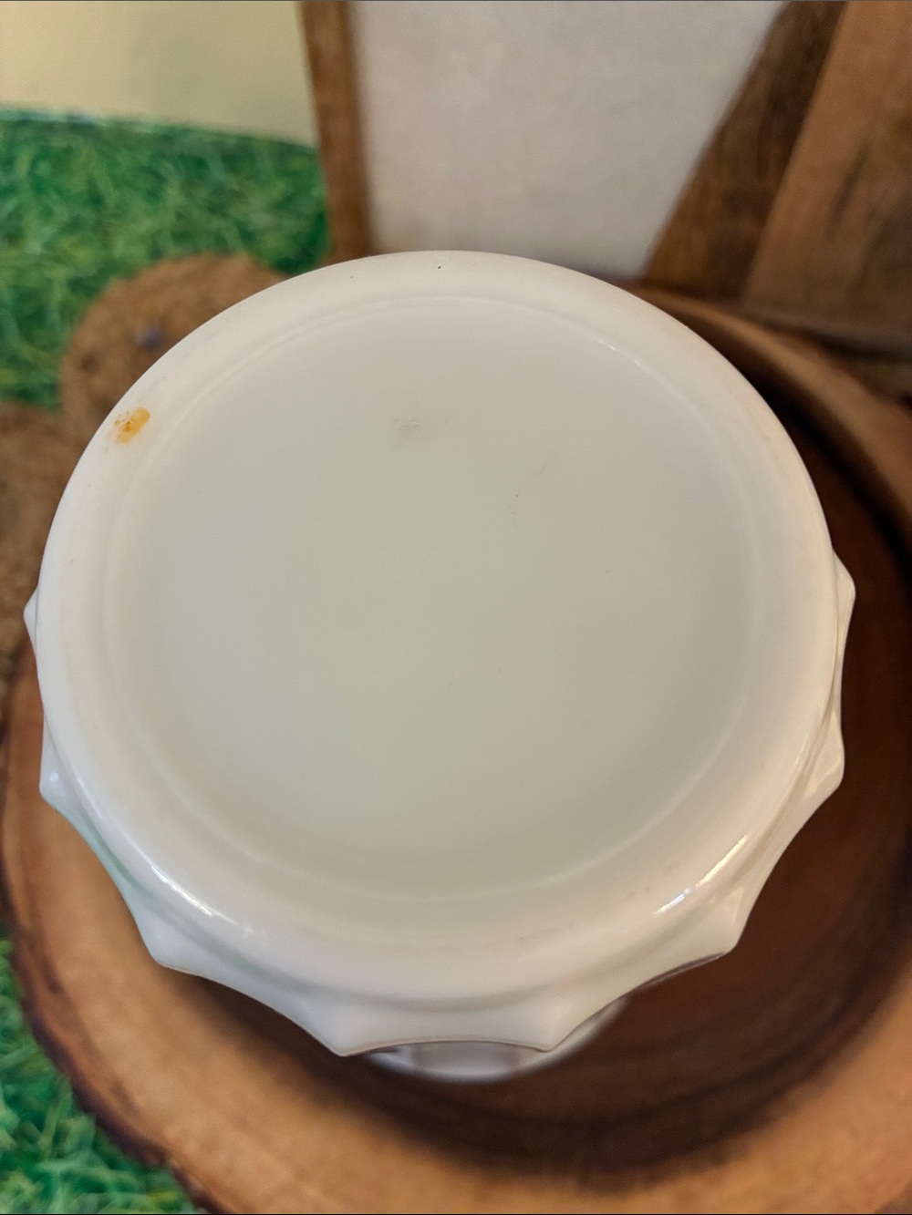 Vintage Milkglass Vase, nice weight, EUC - Picture 8 of 11